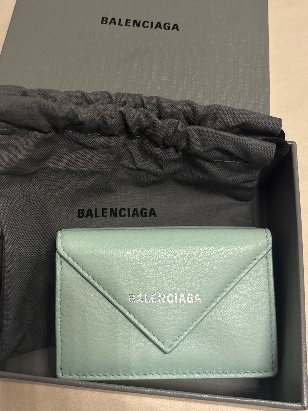 Balenciaga wallet - please listen to the details during live show!